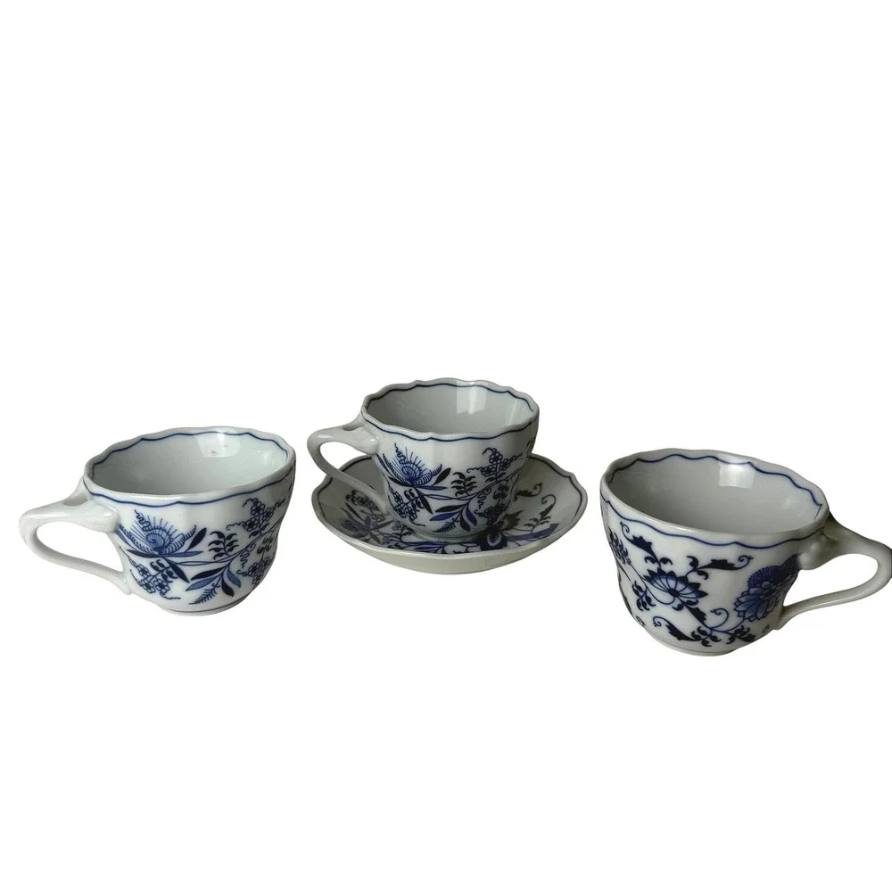 Blue Danube Japan Blue Onion Teacups‎ and Saucer Set of 4 Vintage Porcelain